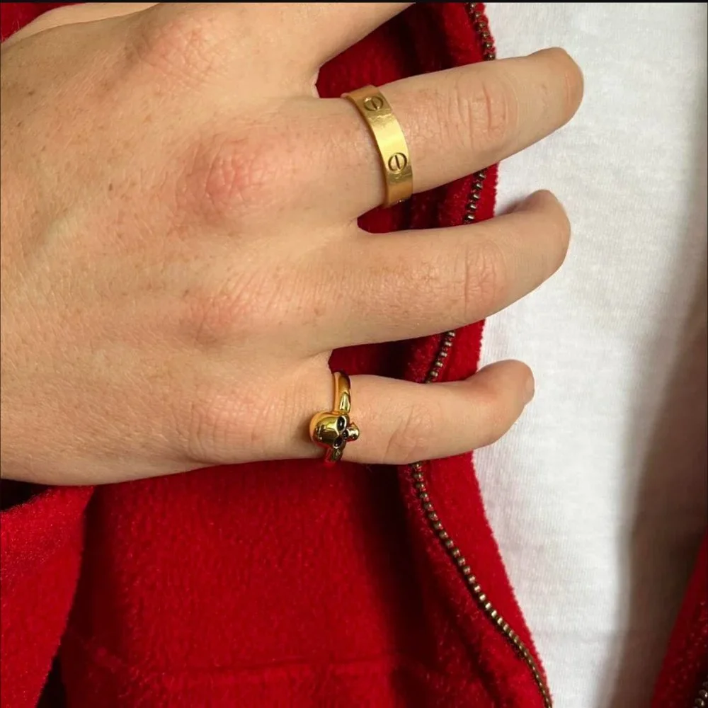 Y2K 2000s vintage retro style gold skull ring